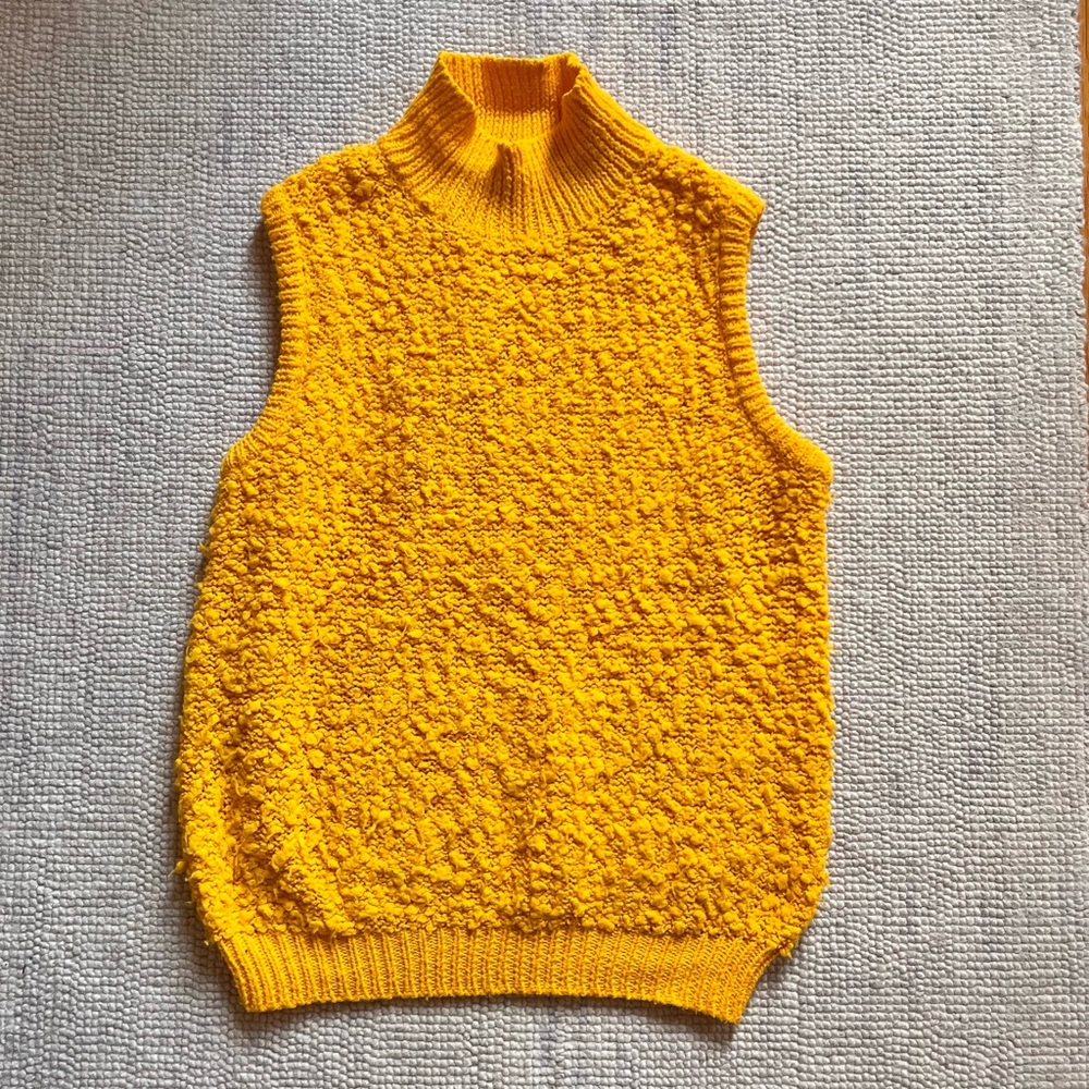 Sleeveless Textured Knit Sweater Vest - Yellow
